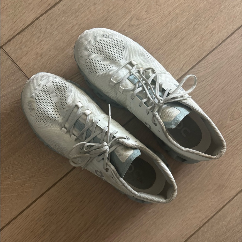 On cloud cloud x shoes size 10